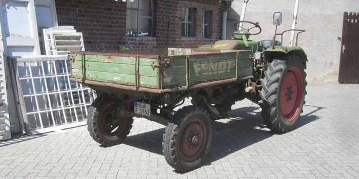 Traktor entwurmt.